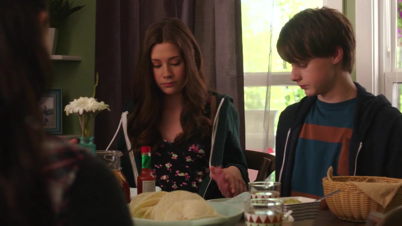 Ties_That_Bind_Trailer_105.jpg Ties_That_Bind_Trailer_105.jpg